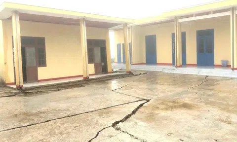 Đà Nẵng: Sạt lở nghiêm trọng làm hư hại điểm trường Tak Ngo ở Trà Linh