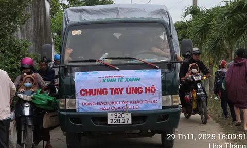 Chung tay sau lũ: Tạp chí Kinh tế Xanh hỗ trợ khẩn cấp lương thực cho người dân Đắk Lắk