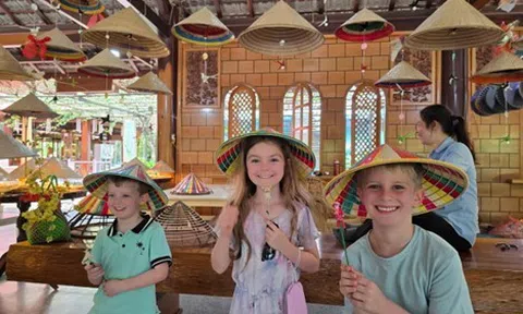 Tiến tới du lịch Nha Trang không mang ví, chỉ cần điện thoại