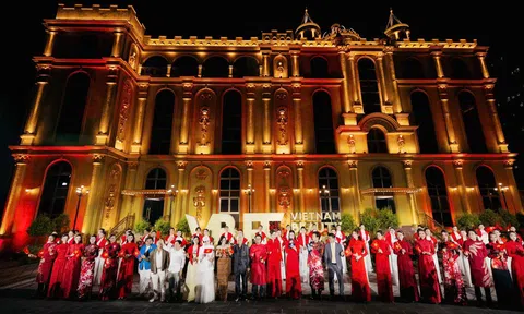 Dàn Hoa - Á hậu, thí sinh Miss Grand Vietnam 2025 diện áo dài hát mừng Quốc khánh 2/9