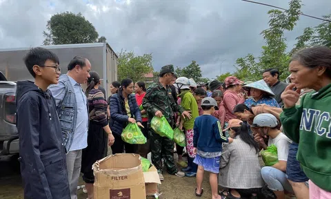 Cơn lũ đi qua, tình người đọng lại …