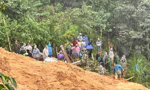 Tuyên Quang: Sạt lở đất cuốn trôi nhà dân, 4 người trong gia đình mất tích