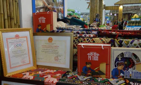 Thổ cẩm Pá Thơm - Sắc màu văn hóa từ đại ngàn Điện Biên