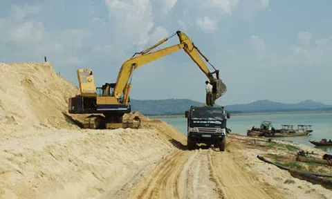Hàng loạt doanh nghiệp lớn kiến nghị Bộ Xây dựng tháo gỡ khó khăn về nguồn cung cát xây dựng