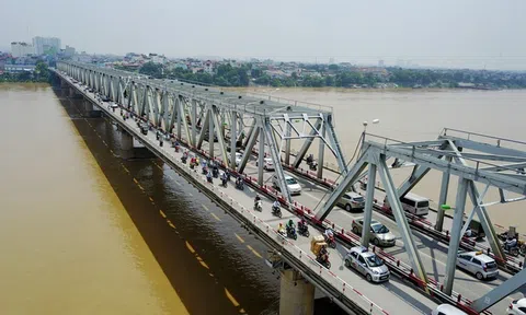 Cấm ô tô đi vào làn hỗn hợp ban đêm trên cầu Chương Dương