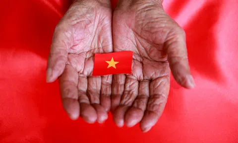 Tự hào  nghề may  cờ Tổ quốc thiêng liêng