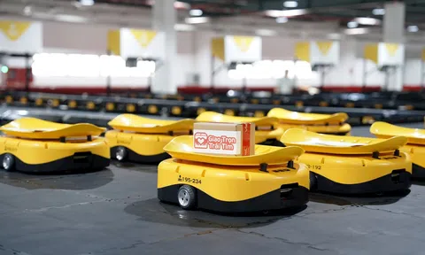 Hệ thống Robot tự hành của Viettel Post giúp tăng năng suất 40% và tối ưu 60% chi phí nhân công