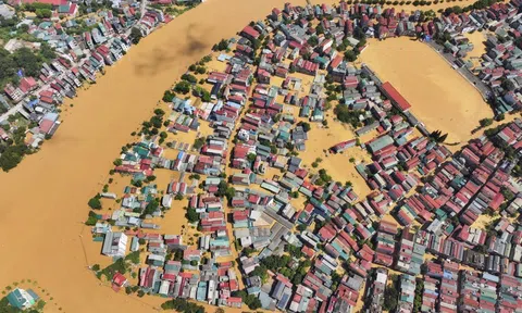Tổn thất nặng nề sau mưa bão, Việt Nam kêu gọi hỗ trợ khẩn cấp từ quốc tế