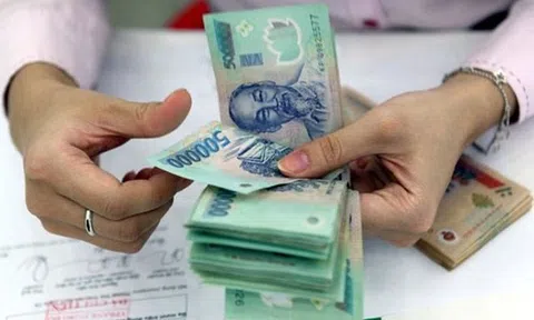 Cử tri mong sớm điều chỉnh phụ cấp đặc thù cho nhân viên y tế công lập