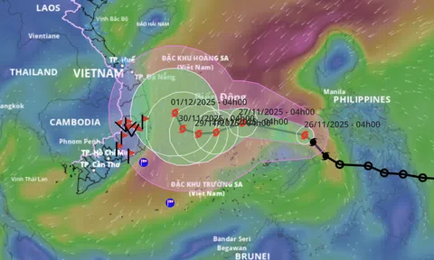 Koto trở thành tâm điểm Biển Đông khi liên tục mạnh lên và đổi hướng