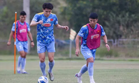 Đội tuyển Việt Nam bắt đầu luyện tập tại Viêng Chăn, tích cực chuẩn bị cho trận gặp đội chủ nhà Lào