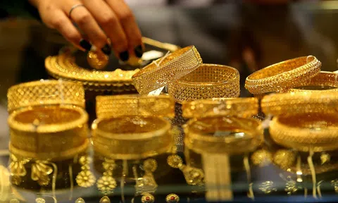 Giá vàng SJC đột ngột tăng mạnh, tiến về mốc 70 triệu đồng/lượng