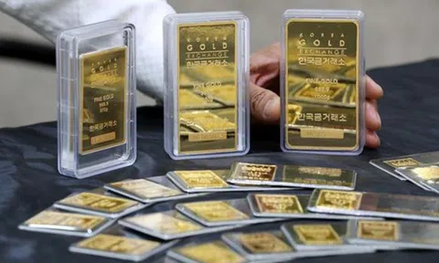 Ngân hàng tăng giá USD, giá vàng tiếp tục “leo thang”