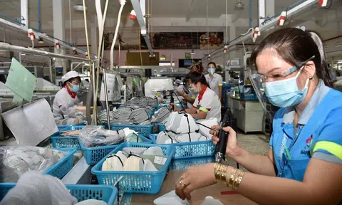 Long An: Công nhân phấn khởi khi doanh nghiệp tái sản xuất