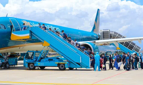 Vietnam Airlines đưa hơn 330 người dân và lực lượng y tế Đà Nẵng trở về từ phía Nam
