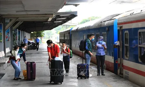 Chuyến tàu đầu tiên khởi hành từ ga Hà Nội đi Tp. Hồ Chí Minh sau giãn cách xã hội