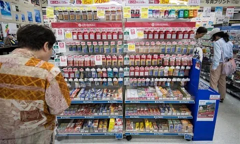Người tiêu dùng và doanh nghiệp Nhật Bản đối mặt với cú sốc tăng giá hàng hóa