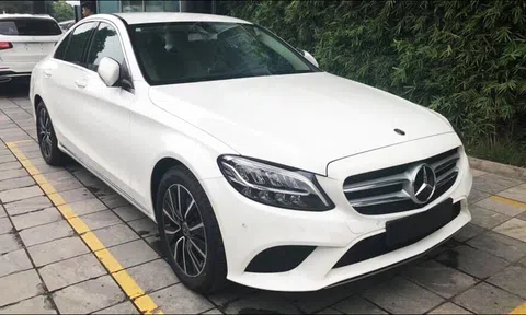 Mercedes-Benz Việt Nam triệu hồi gần 1.800 xe C200