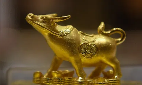 Giá vàng châu Á phiên 16/11 vẫn gần mức đỉnh hơn năm tháng