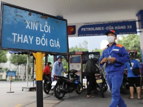 Giá xăng dầu hôm nay 9/3/2026: Thị trường tăng thẳng đứng, vượt mốc 100 USD/thùng