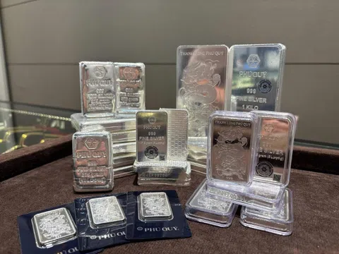 Giá bạc hôm nay 1/4: Trong nước bật tăng mạnh