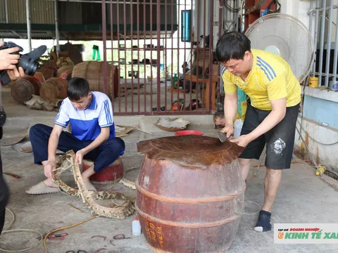 Nghề làm trống da nổi tiếng xứ Nghệ tất bật vụ Tết