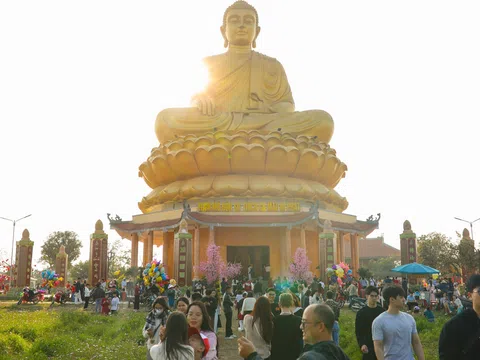 Chùa Phúc Lạc hút hàng vạn du khách những ngày đầu xuân