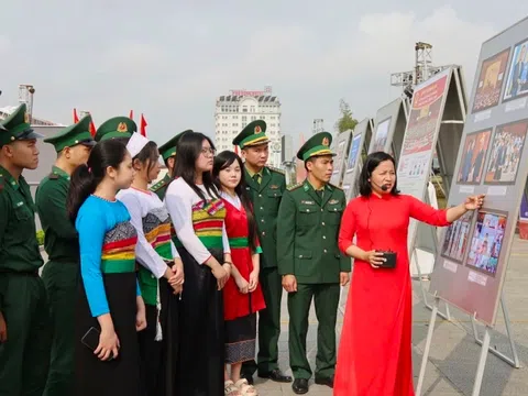 Thanh Hóa rực rỡ sắc màu triển lãm tranh, ảnh chào mừng ngày hội bầu cử