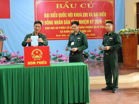 Bí thư Tỉnh ủy Đắk Lắk tham dự bầu cử sớm cùng cử tri Đồn Biên phòng Sê Rê Pốk