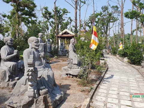 Độc đáo vườn tượng La Hán trên đỉnh núi Đối ở Hải Phòng