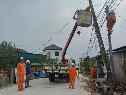 Hà Tĩnh: Công ty Điện lực tập trung xử lý dứt điểm tồn tại sau mưa bão