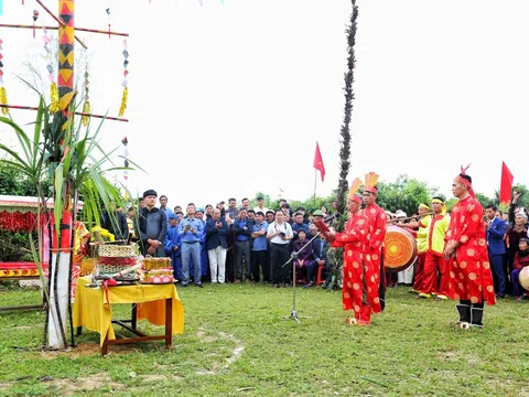 Độc đáo lễ hội tìm trâu và mở cửa rừng tại xã Cẩm Hưng