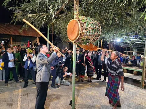 Âm vang bản sắc giữa đại ngàn Trường Sơn qua Lễ hội Đập trống của người Ma-Coong