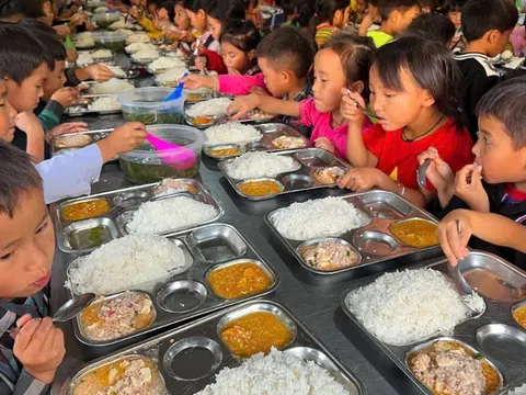 Học sinh tiểu học, THCS các xã vùng biên giới được hỗ trợ 450.000 đồng/tháng tiền ăn trưa