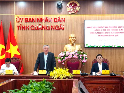 Phó Thủ tướng Thường trực Nguyễn Hòa Bình làm việc tại Quảng Ngãi về đề án Trung tâm lọc hóa dầu và năng lượng quốc gia