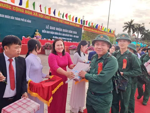 Thanh niên Đà Nẵng hăng hái lên đường nhập ngũ, tiếp nối truyền thống anh hùng