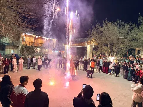 Pháo hoa thắp sáng 4 điểm cầu, Tuyên Quang đón năm mới Bính Ngọ 2026 đầy kỳ vọng