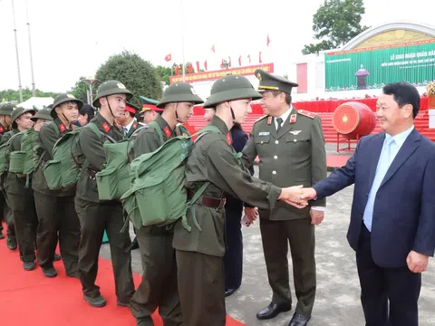 Tuyên Quang: Khoảnh khắc xúc động tại lễ giao quân