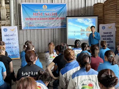 Công đoàn Tuyên Quang đẩy mạnh tuyên truyền Luật Việc làm ngay trong nhà xưởng