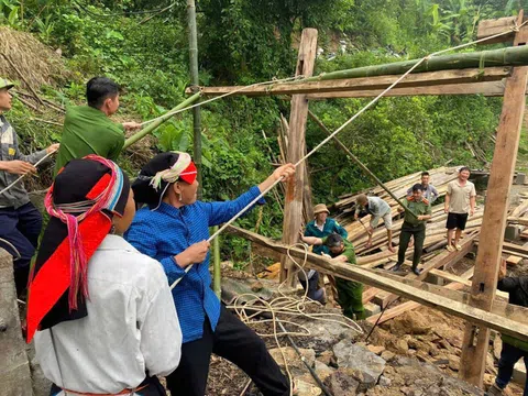 Ấm tình người nơi giông lốc đi qua ở Bắc Mê