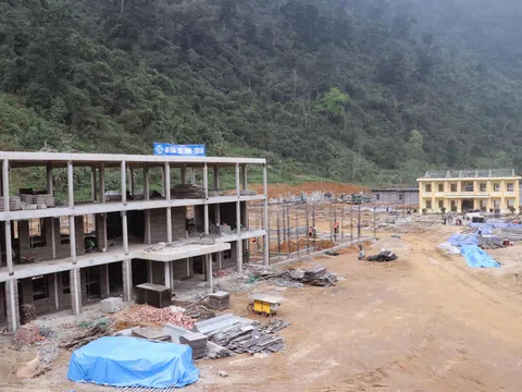 Khi những ngôi trường mới đang thành hình giữa đại ngàn