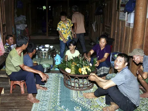 Phong tục ăn Tết độc đáo của người Thái Tày Khăng ở Nghệ An