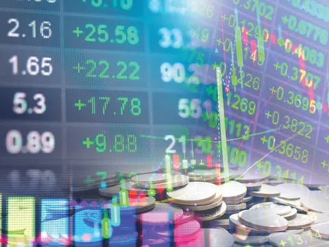 Dòng tiền ngoại nâng đỡ thị trường, VN-Index tăng mạnh nhưng rủi ro phân hóa hiện hữu