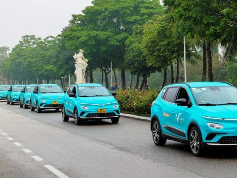 Hà Nội ấn định mốc 2030 hoàn tất thay thế toàn bộ taxi xăng dầu bằng xe điện