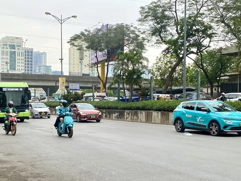 Áp lực giá xăng dầu, Bộ Công Thương đề xuất đẩy mạnh xe điện và làm việc từ xa