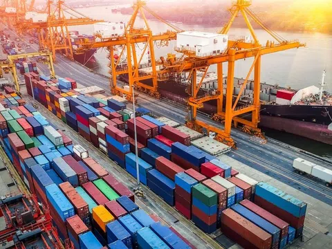 Doanh nghiệp Việt chủ động “lách sóng” biến động, giữ nhịp xuất khẩu toàn cầu