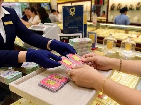 Giá vàng thế giới bật tăng, thị trường trong nước vẫn ổn định