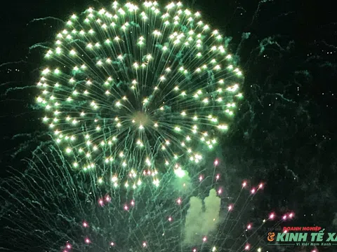 TP. HCM bắn pháo hoa trong ngày hội “Non sông thống nhất”