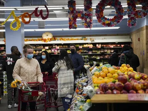 Giá hàng hóa tăng khiến nhiều người Mỹ thay đổi cách mua sắm thực phẩm