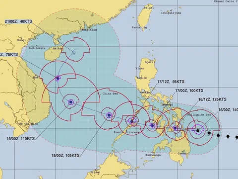 Siêu bão RAI giật trên cấp 17, tiến nhanh vào Biển Đông